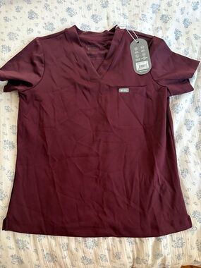 Figs V-Neck Scrub Top in Burgundy